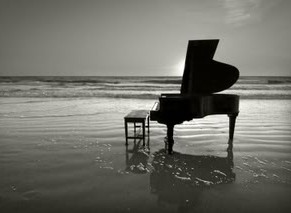 piano en la playa